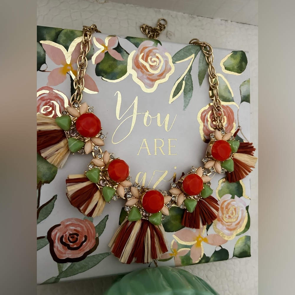DONATED: LEE Statement Necklace - Picture 4 of 5